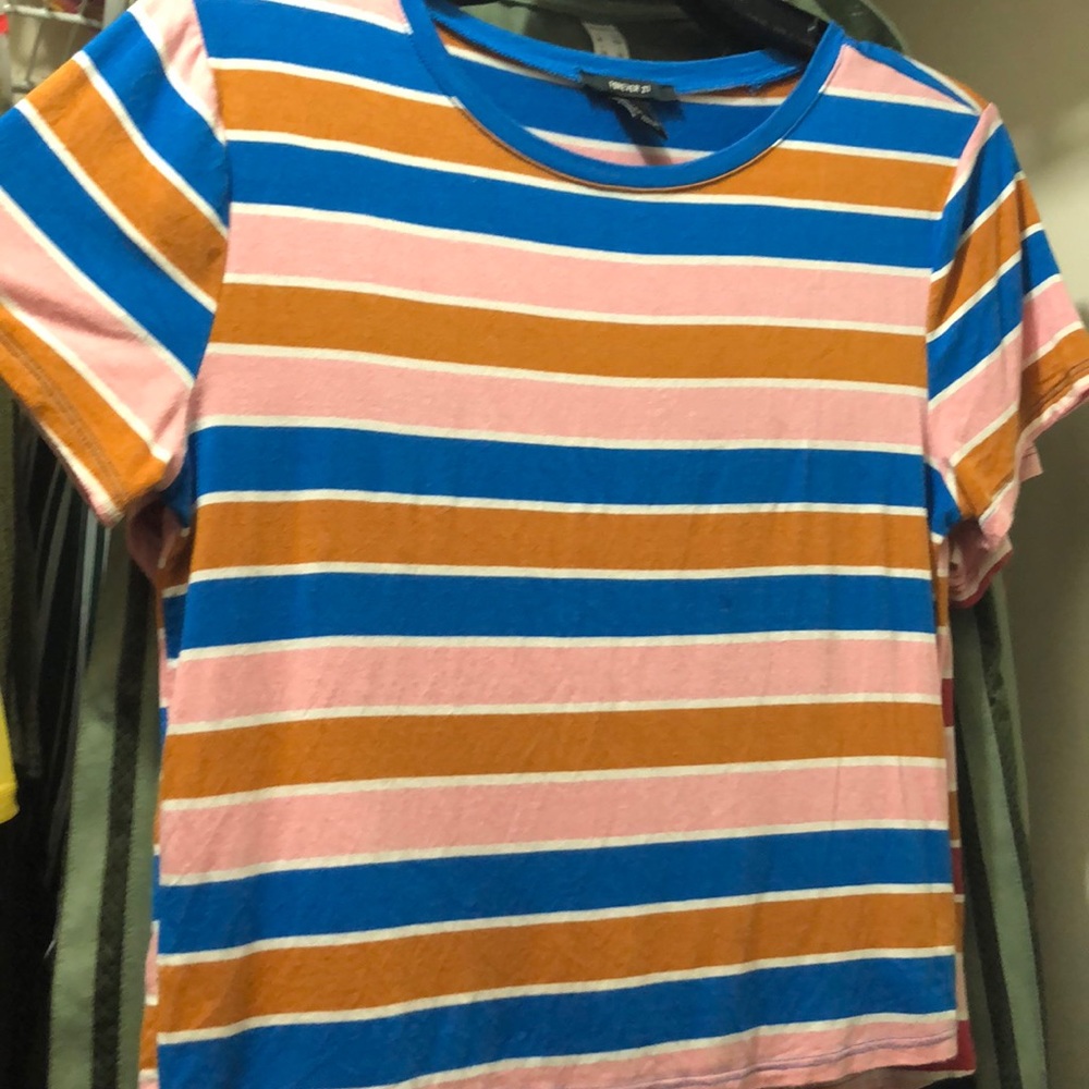A page short sleeve striped shirt